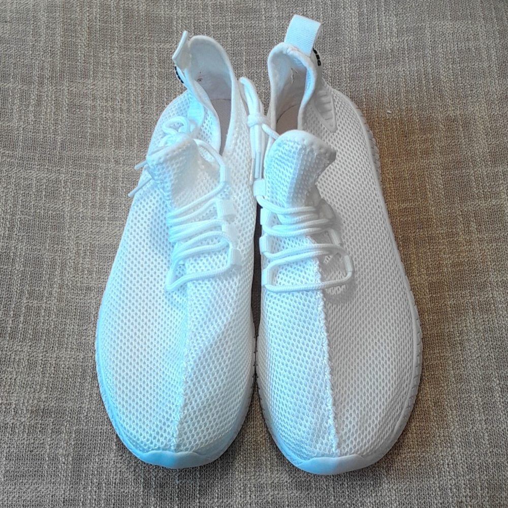 Men's Running Shoes. Size: 8.5. White. Brand New.